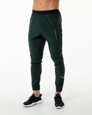 Men's Alphalete Studio Pant Jogger Hunter Green | 4751-MRSVX