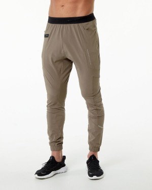 Men's Alphalete Studio Pant Jogger Mocha | 8925-KUVRT