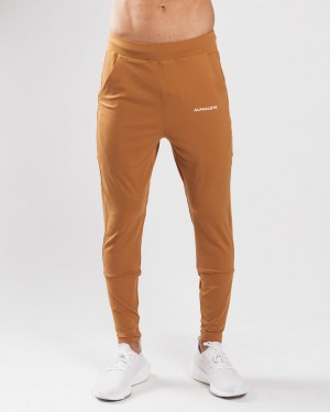 Men's Alphalete Trace Jogger Jogger Camel | 0837-PSALB