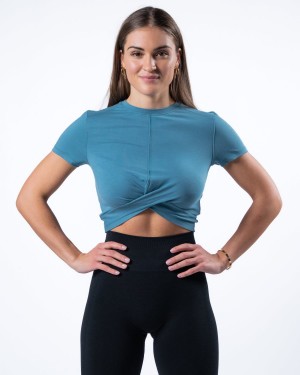 Women's Alphalete Evo Twist Crop Shirts Blue Lagoon | 8604-OIYDU