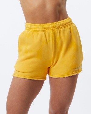 Women's Alphalete HCTS Short 3.5" Shorts Honey | 7516-XEAQH