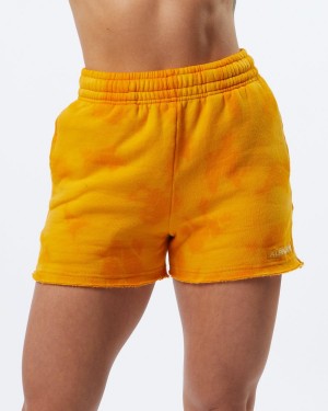 Women's Alphalete HCTS Short 3.5" Shorts Golden Sun | 2185-VUGRK