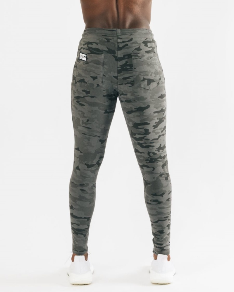 Men's Alphalete Identity Jogger Jogger Terrain Camo | 6091-ZPTLF