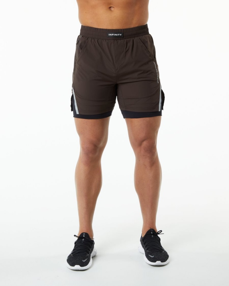 Men's Alphalete Infinity Speed Short 5.5" Shorts Fudge Brown | 1653-NUCAY