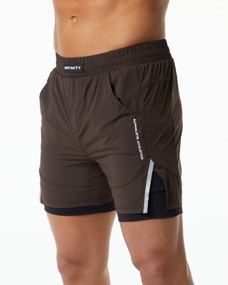 Men\'s Alphalete Infinity Speed Short 5.5" Shorts Fudge Brown | 1653-NUCAY