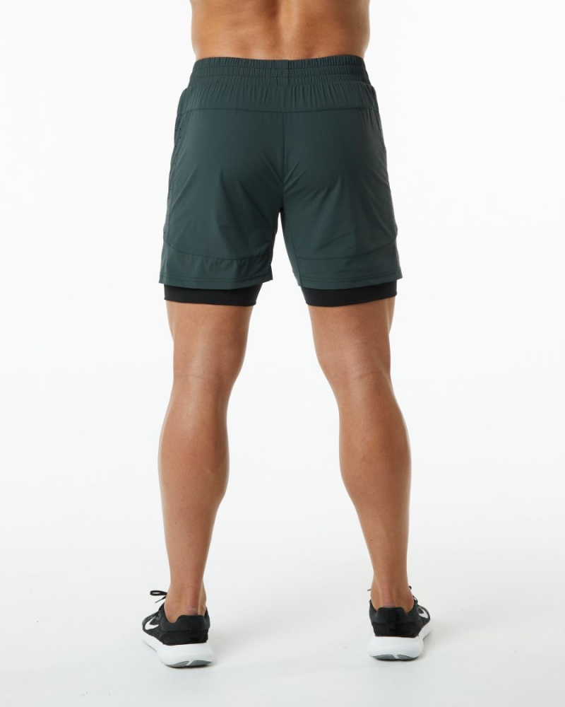 Men's Alphalete Infinity Speed Short 5.5" Shorts Hunter Green | 9146-OLAIR