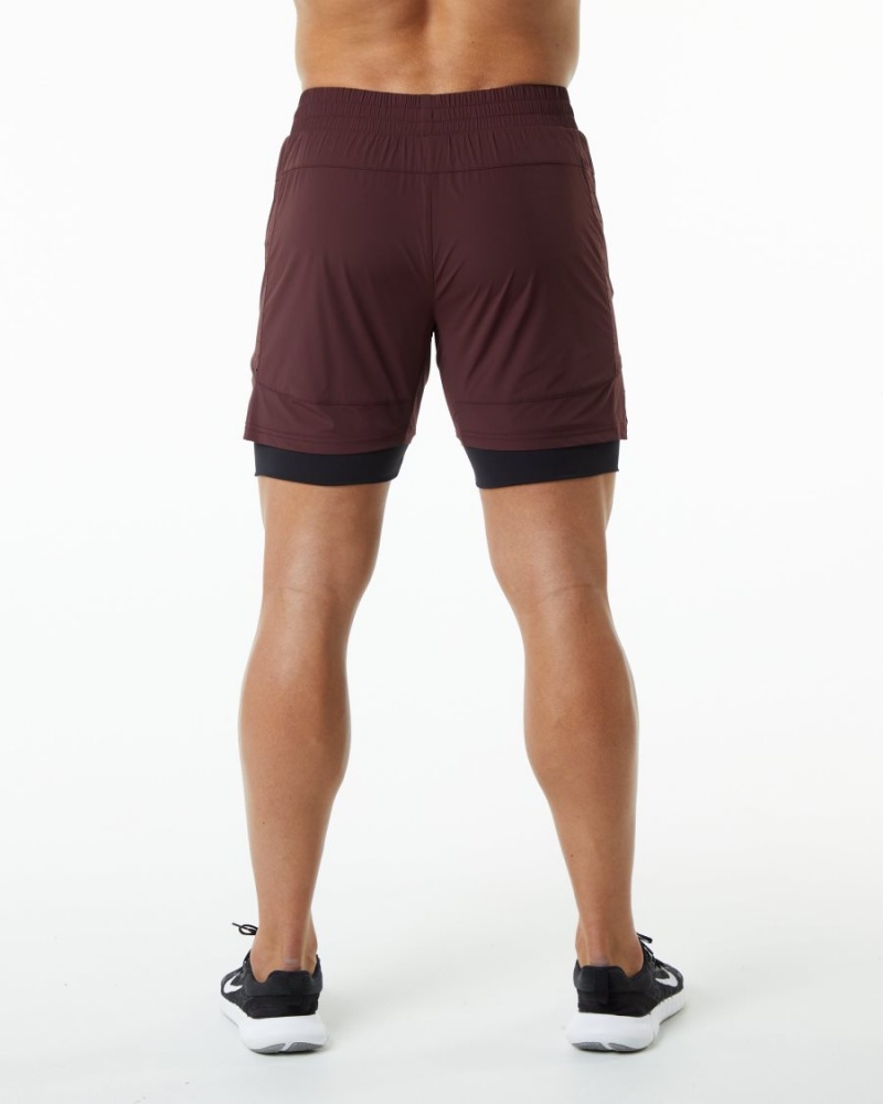 Men's Alphalete Infinity Speed Short 5.5" Shorts Burgundy | 0539-DOAGI