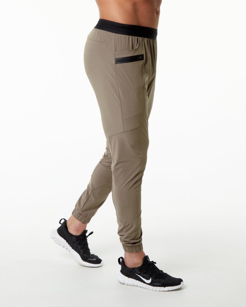 Men's Alphalete Studio Pant Jogger Mocha | 8925-KUVRT