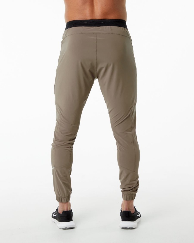 Men's Alphalete Studio Pant Jogger Mocha | 8925-KUVRT