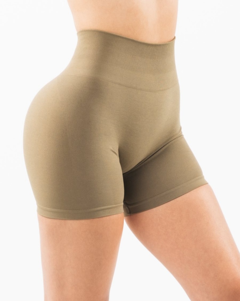 Women's Alphalete Amplify Short 4.5" Shorts Willow | 3485-XJIWO