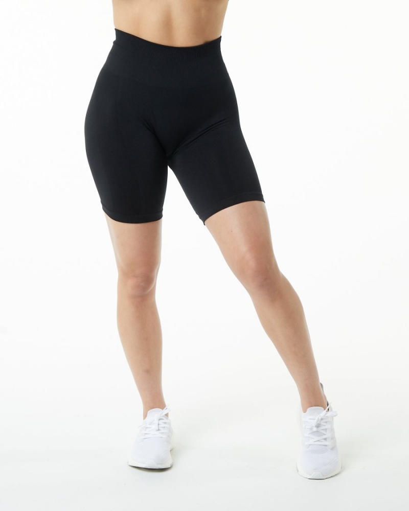 Women's Alphalete Amplify Short 7.5" Shorts Black | 0185-BHNDC