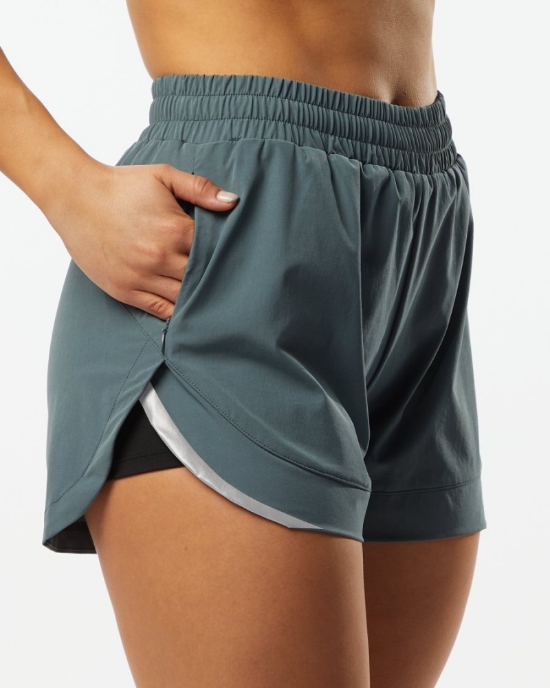 Women's Alphalete Stride Short 3" Shorts Porcelain Grey | 8506-EIRTJ