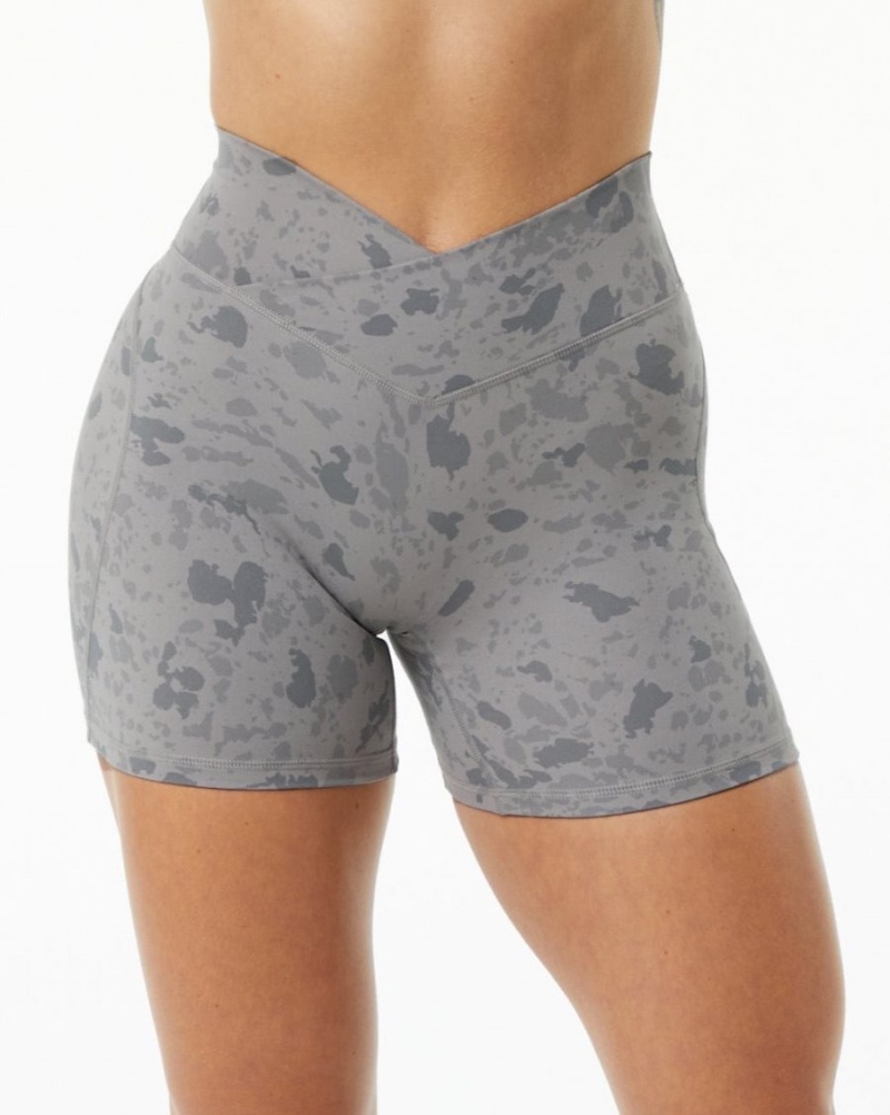 Women\'s Alphalete Surface Power Short 5" Shorts Pebble Print Stone Grey | 7829-RFUQN